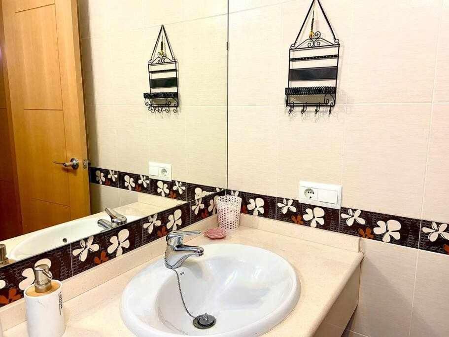 Apartamento Rocio By Solymar Holiday Torre Del Mar Kültér fotó
